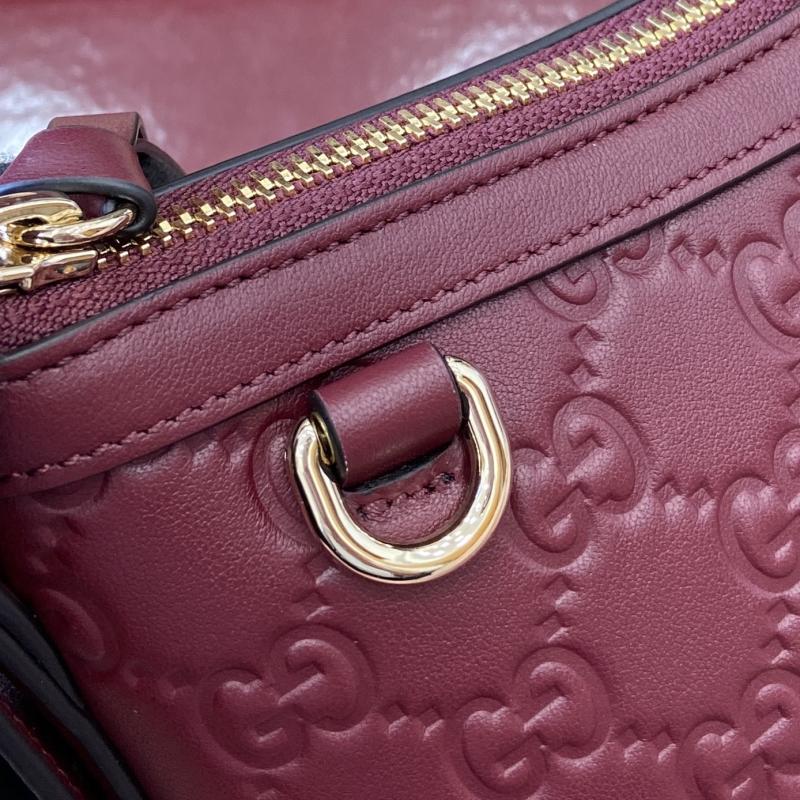 Gucci GG Emblem small shoulder bag Red 847450