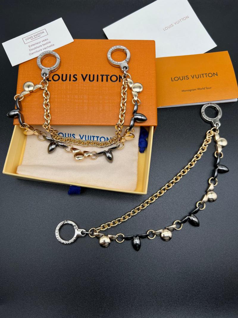 LV Bag Charm B110905