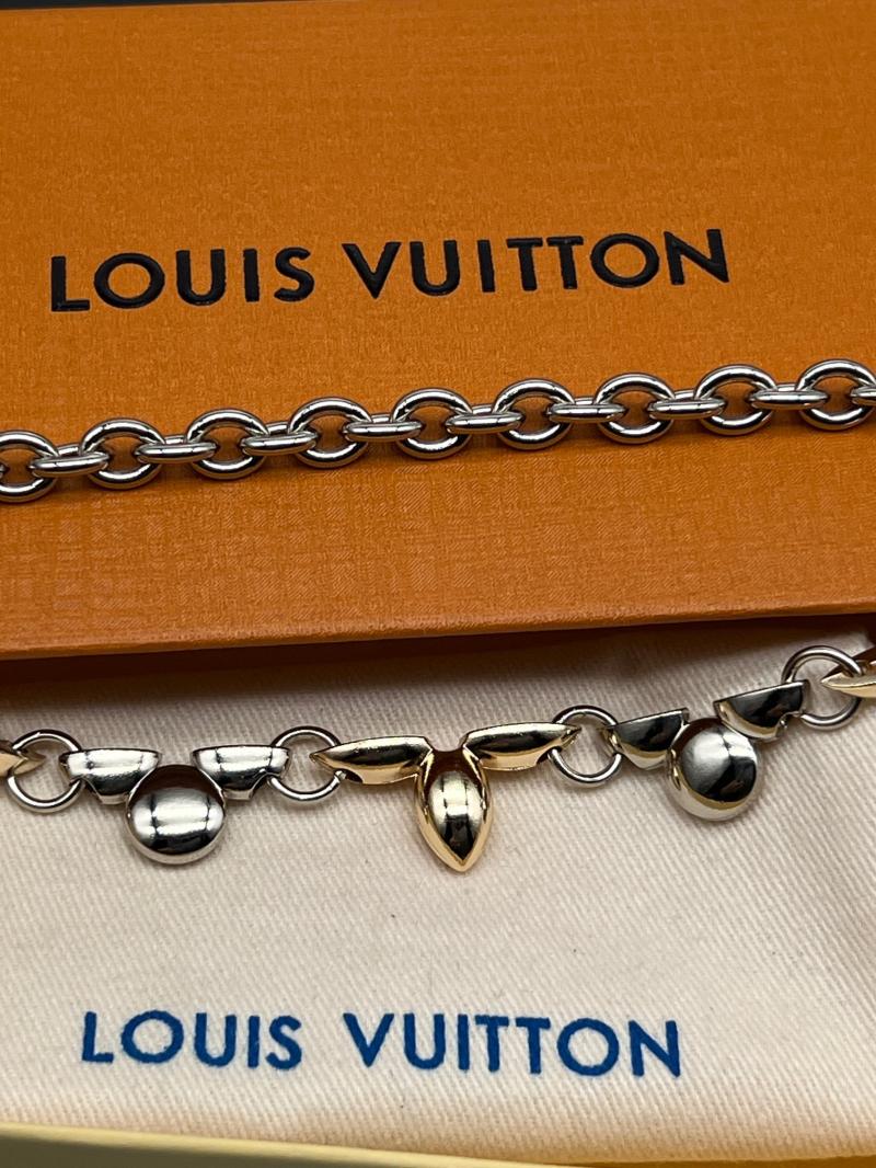LV Bag Charm B110905