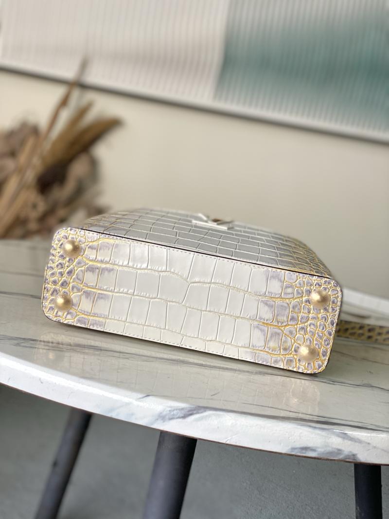 Louis Vuitton Capucines BB N93163