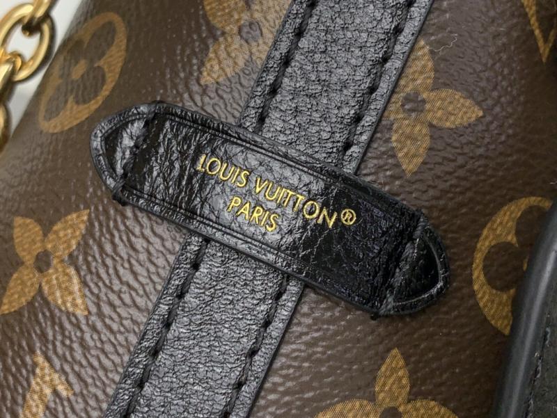 Louis Vuitton CarryAll BB M26568
