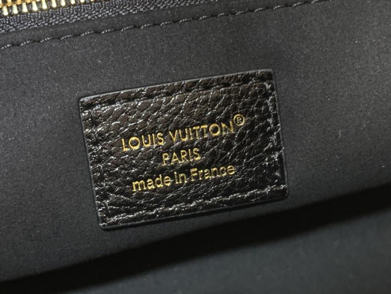 Louis Vuitton CarryAll BB M26568