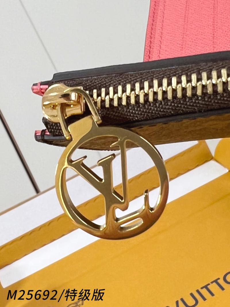 Louis Vuitton Lisa Wallet M25692