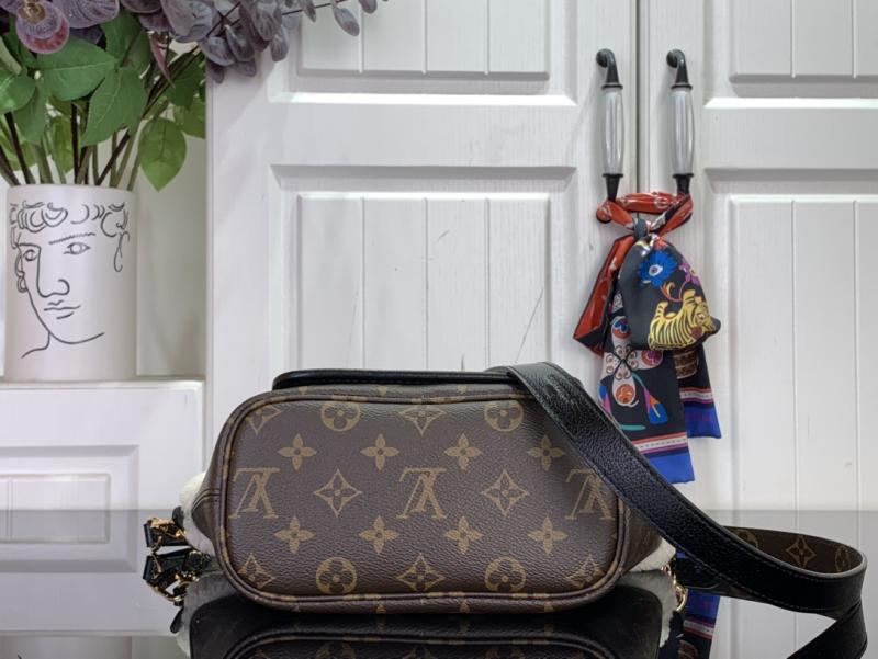 Louis Vuitton Neverfull Bandoulière Inside Out BB M26315