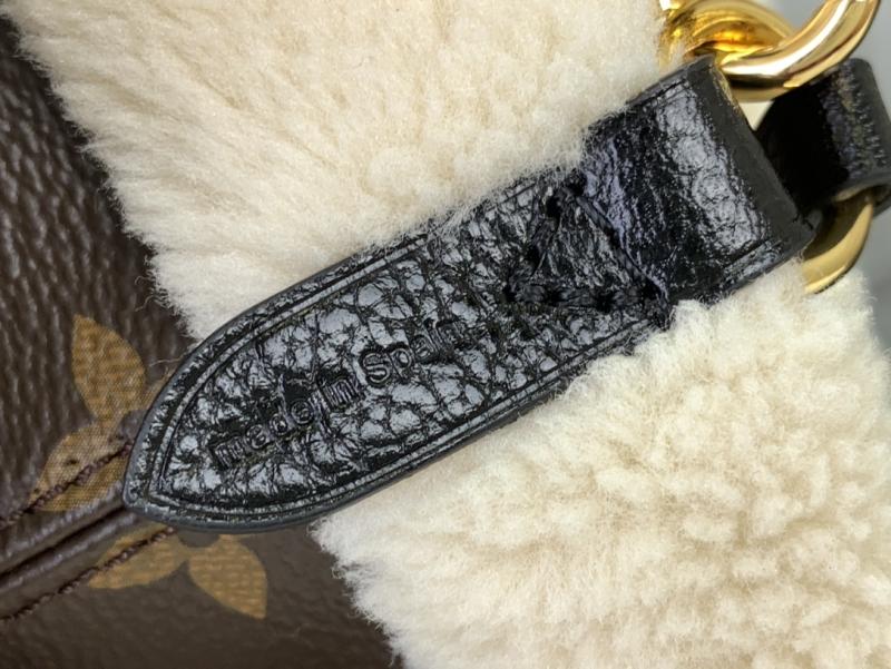 Louis Vuitton Neverfull Bandoulière Inside Out BB M26315