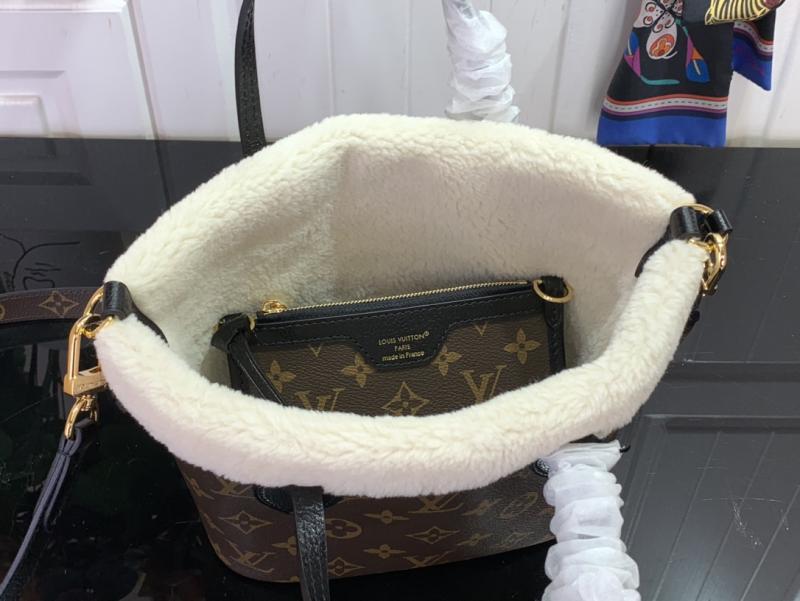 Louis Vuitton Neverfull Bandoulière Inside Out BB M26315