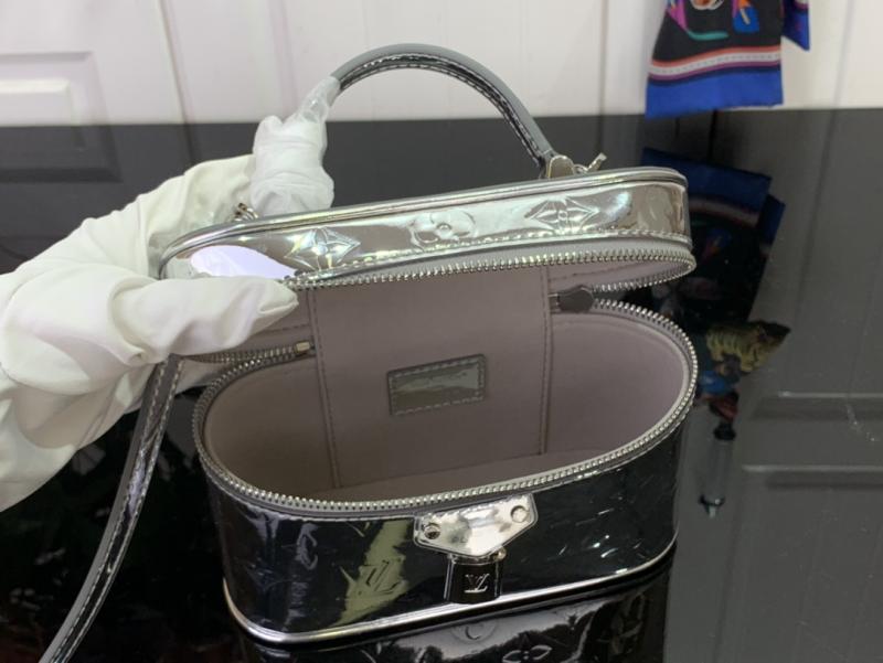 Louis Vuitton Vanity Chain Pouch M26097