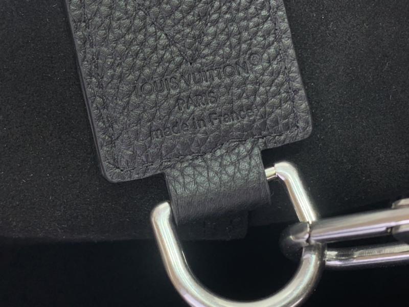 Louis Vuitton Verso Hobo Black M27022