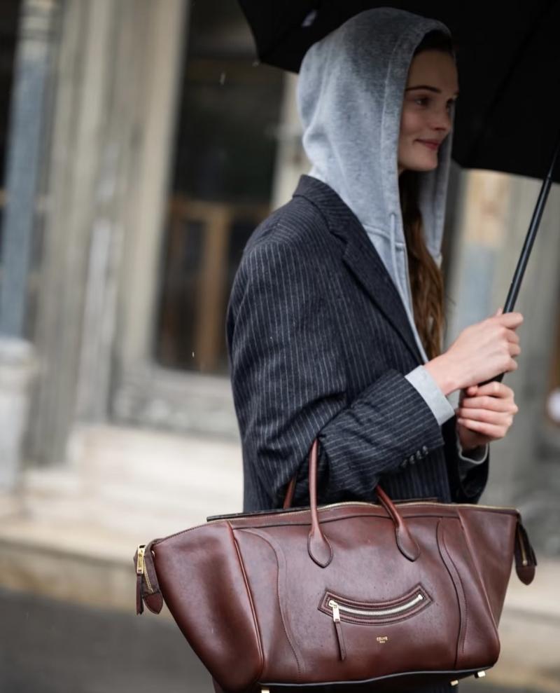 Medium Smiling New Luggage Dark Brown 123693