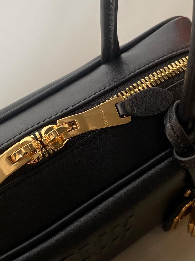 Miu Miu Beau leather Bag Black 5BB173