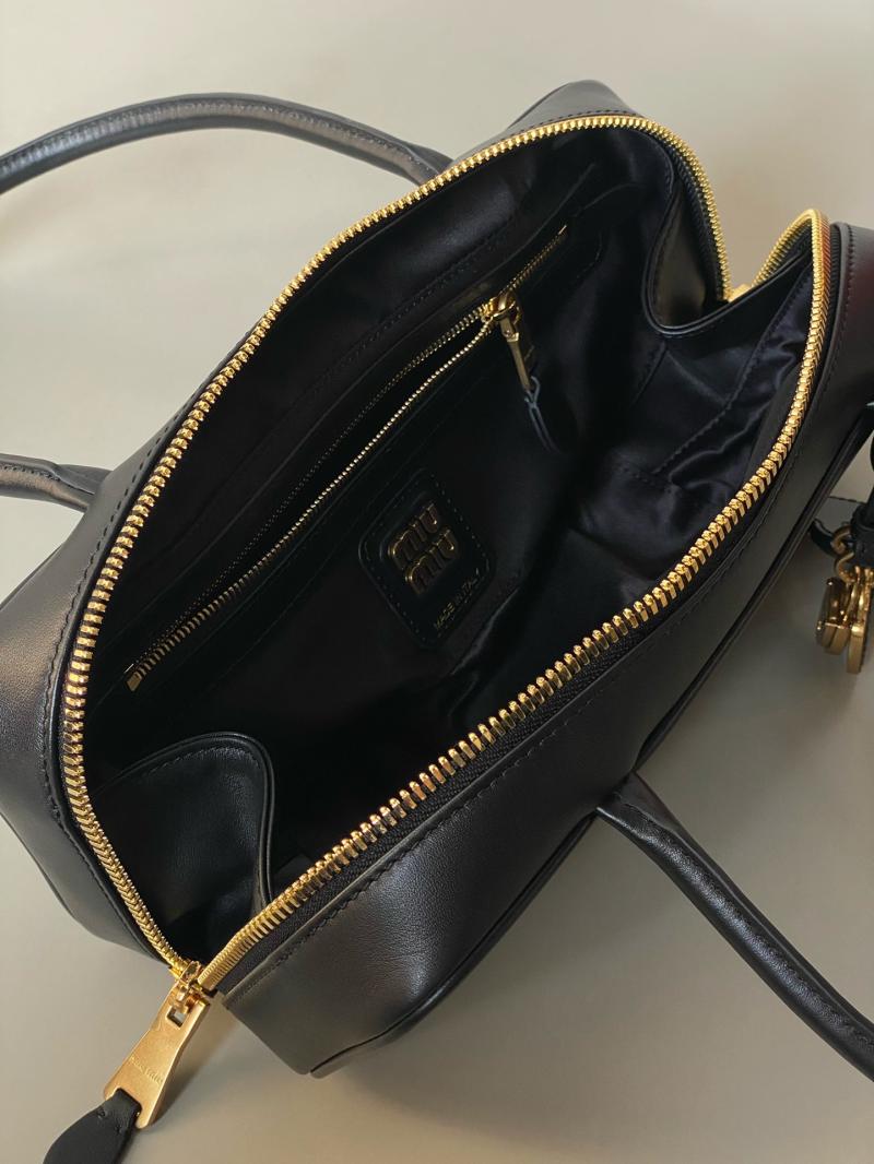 Miu Miu Beau leather Bag Black 5BB173