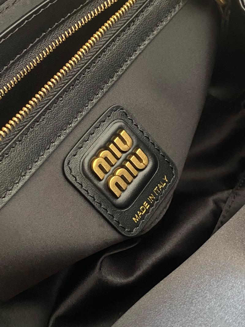 Miu Miu Beau leather Bag Black 5BB173