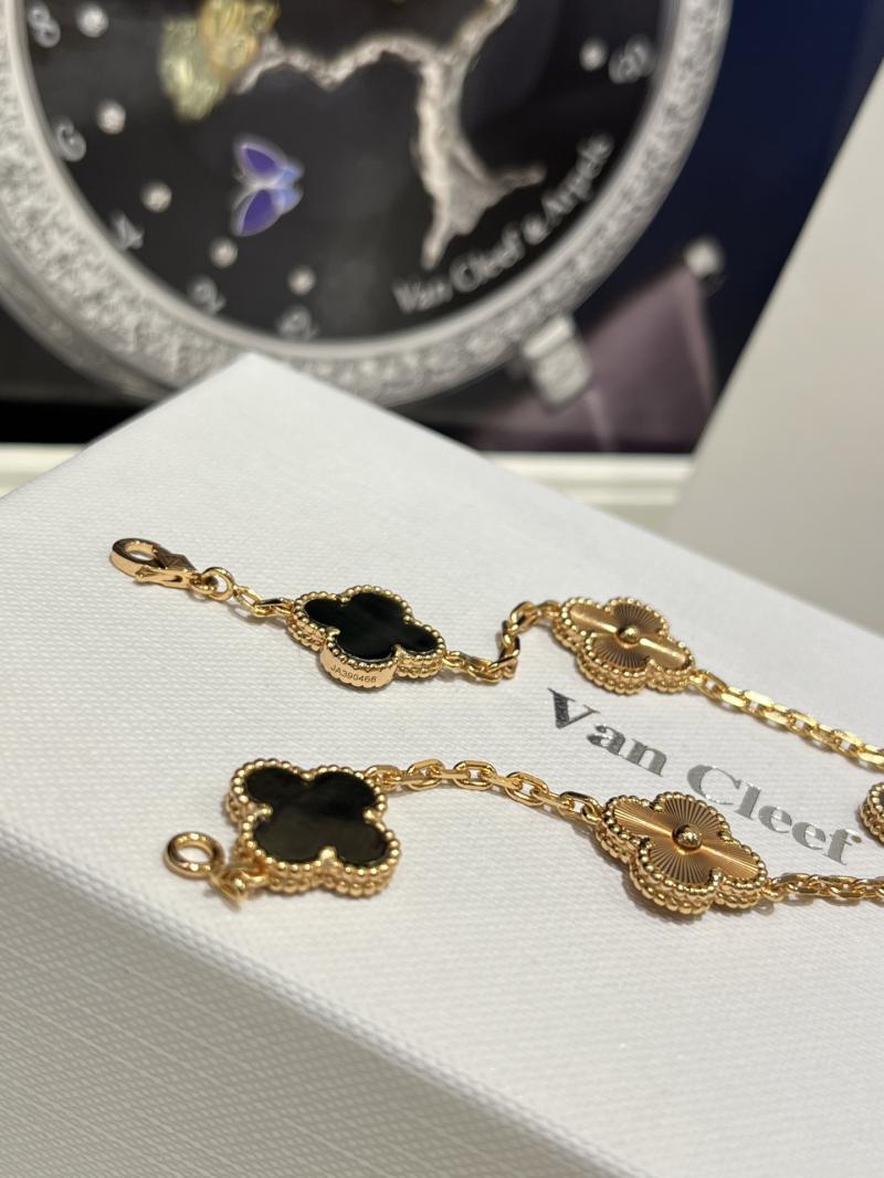 VCA Bracelet YVB102602