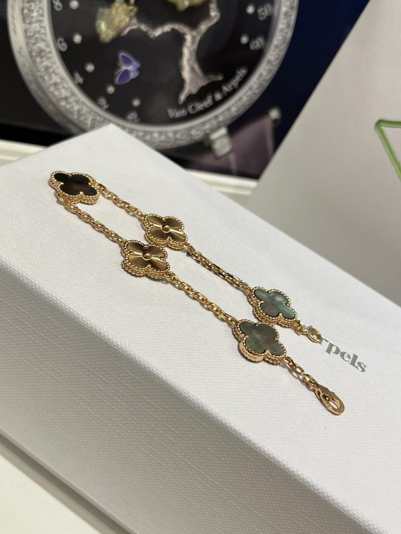 VCA Bracelet YVB102602