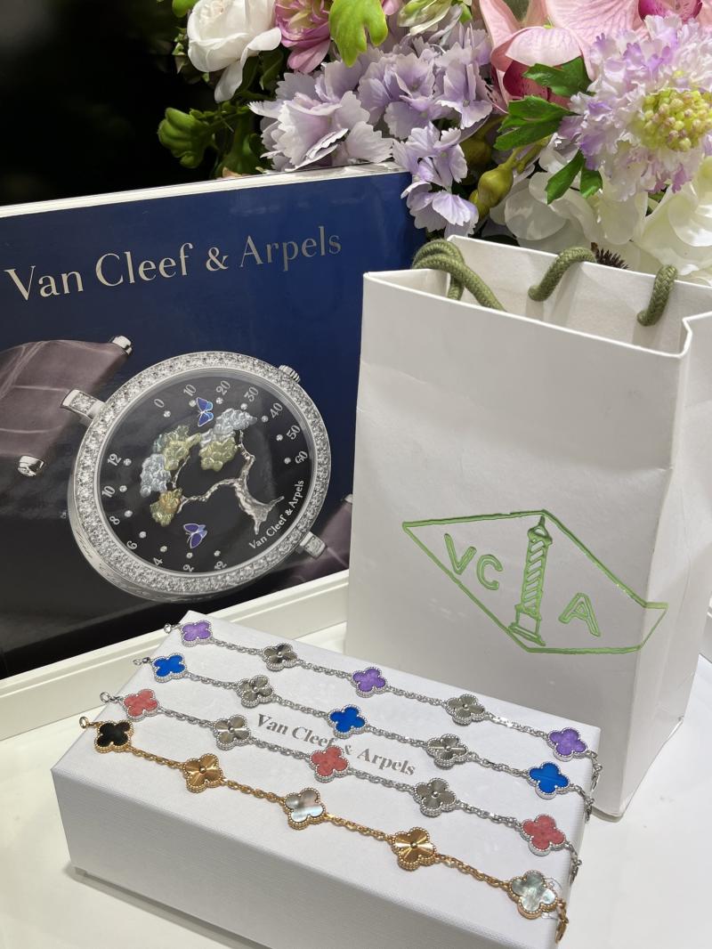 VCA Bracelet YVB102602