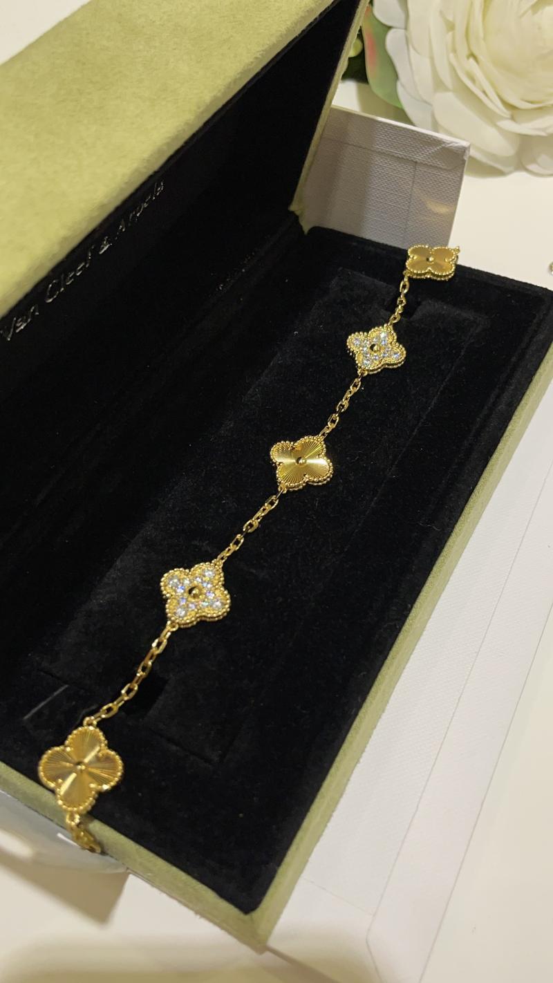 VCA Bracelet YVB102603