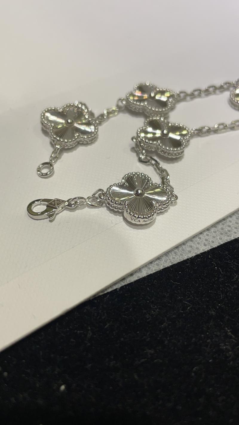 VCA Bracelet YVB102604