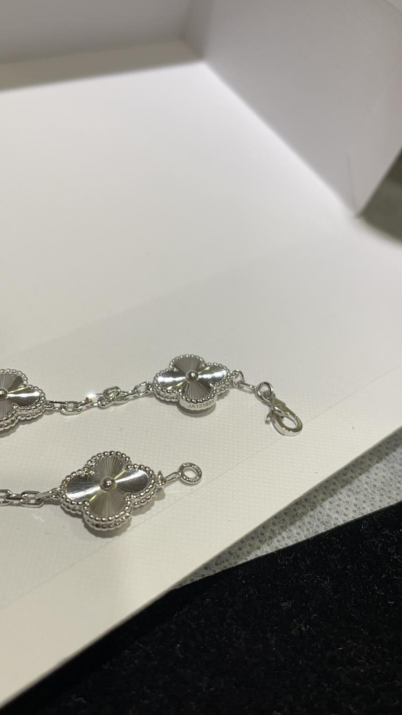 VCA Bracelet YVB102604