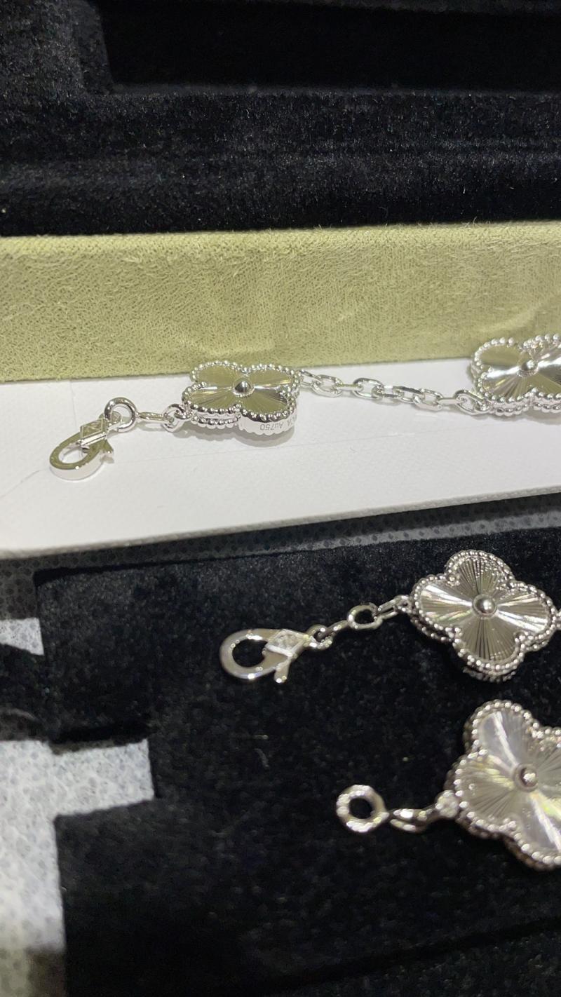 VCA Bracelet YVB102604