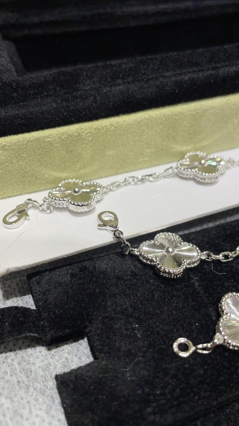 VCA Bracelet YVB102604