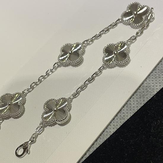 VCA Bracelet YVB102604