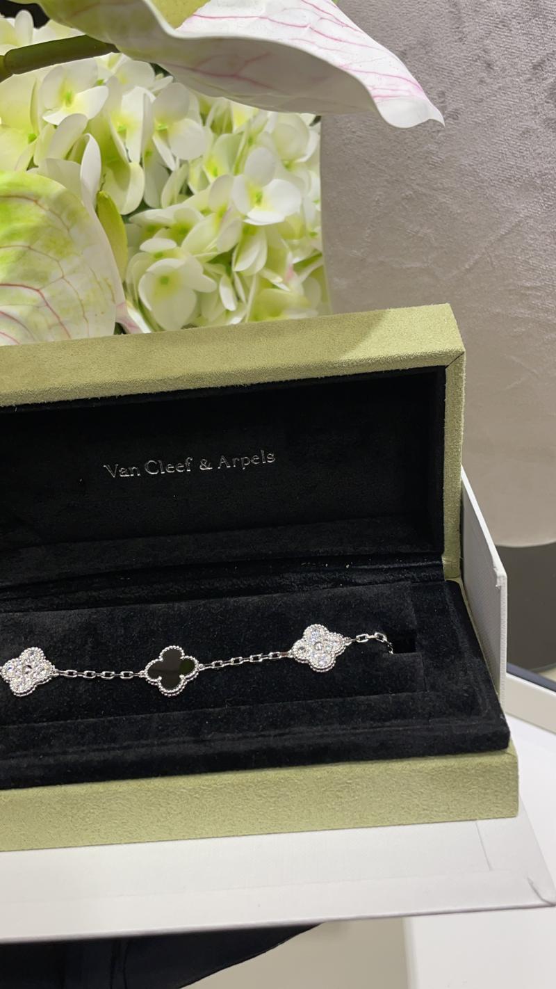 VCA Bracelet YVB102605