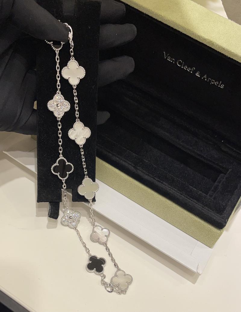 VCA Bracelet YVB102605