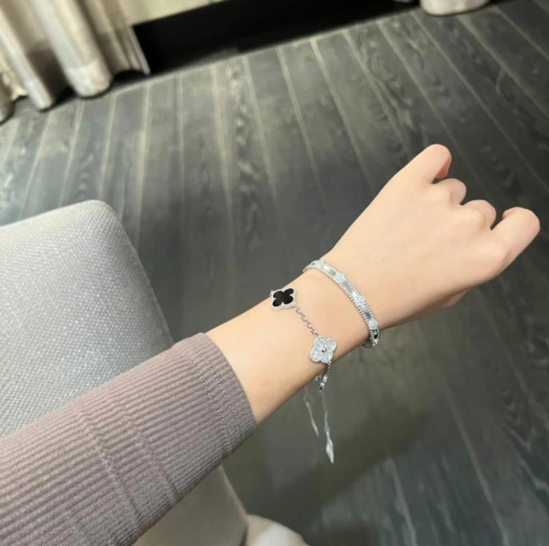 VCA Bracelet YVB102605