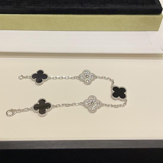 VCA Bracelet YVB102605