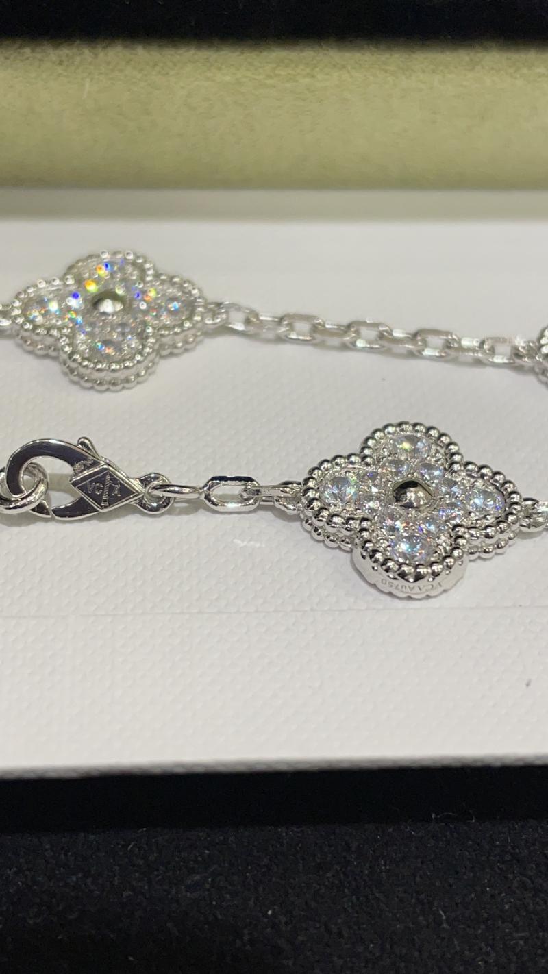 VCA Bracelet YVB102606