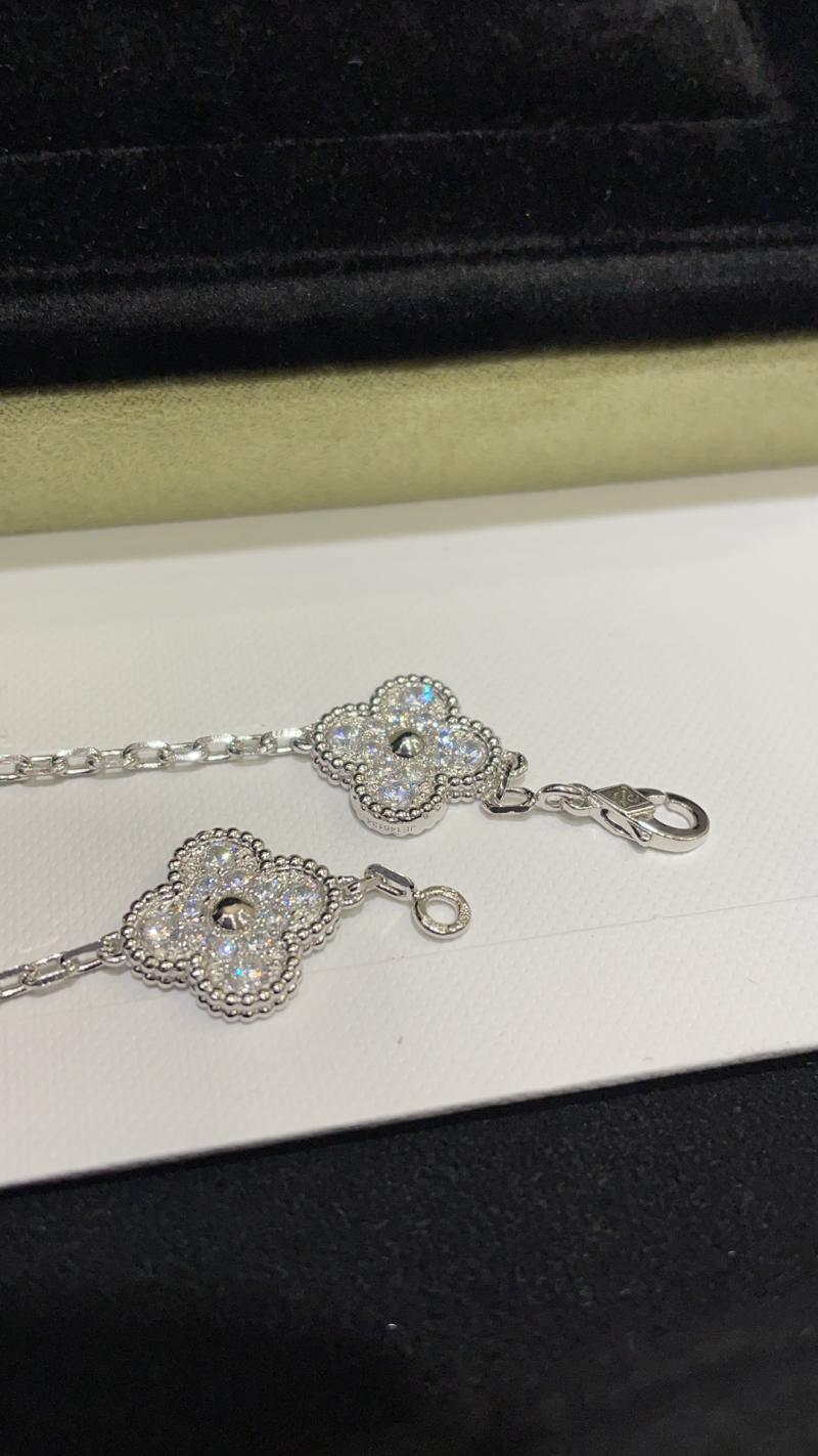 VCA Bracelet YVB102606