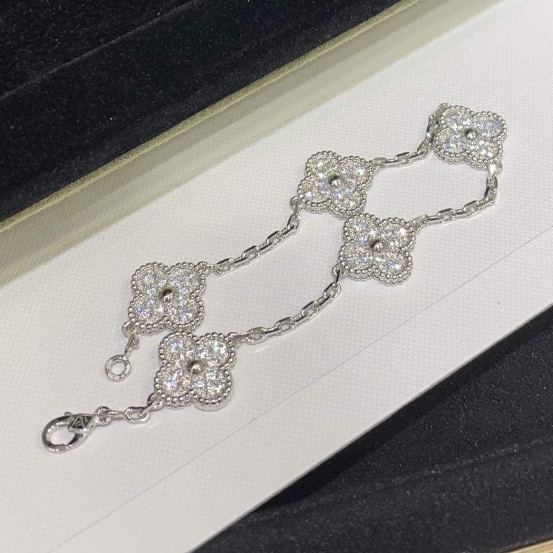 VCA Bracelet YVB102606