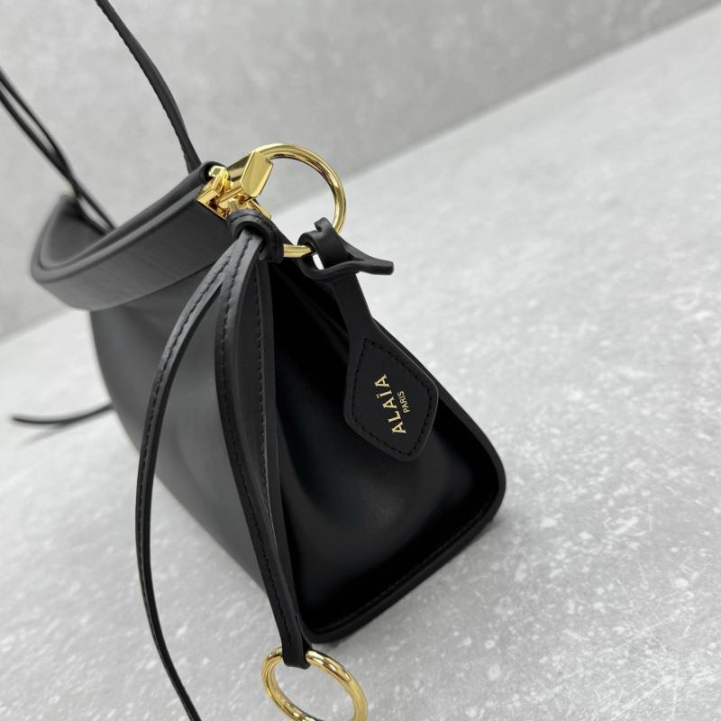 Alaia Le Click Eest West Medium Bag Black M4490