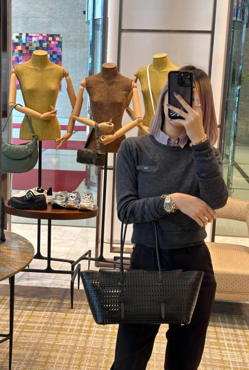 Alaia Neo Mina 32 Leather Tote Bag Black AL4422