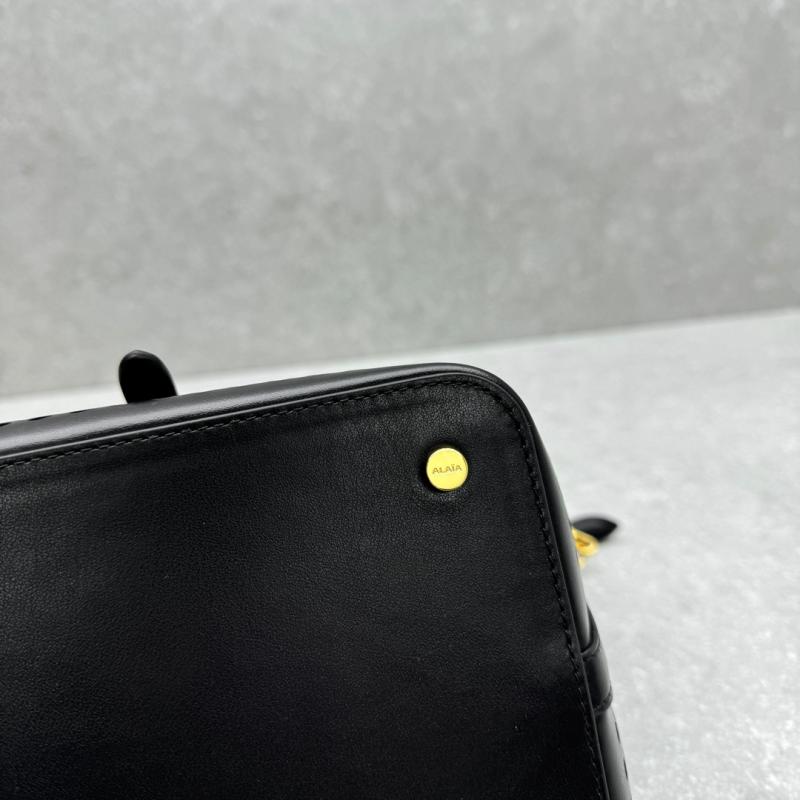 Alaia Neo Mina 32 Leather Tote Bag Black AL4422