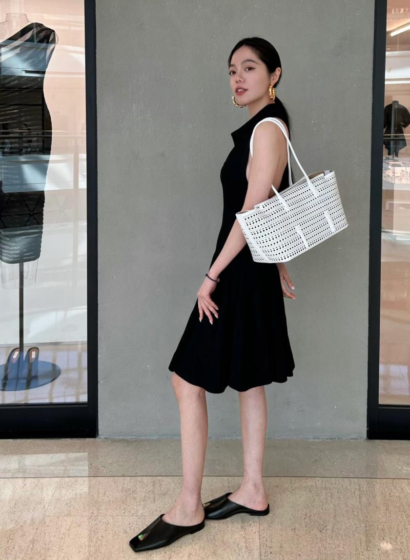 Alaia Neo Mina 32 Leather Tote Bag White AL4422