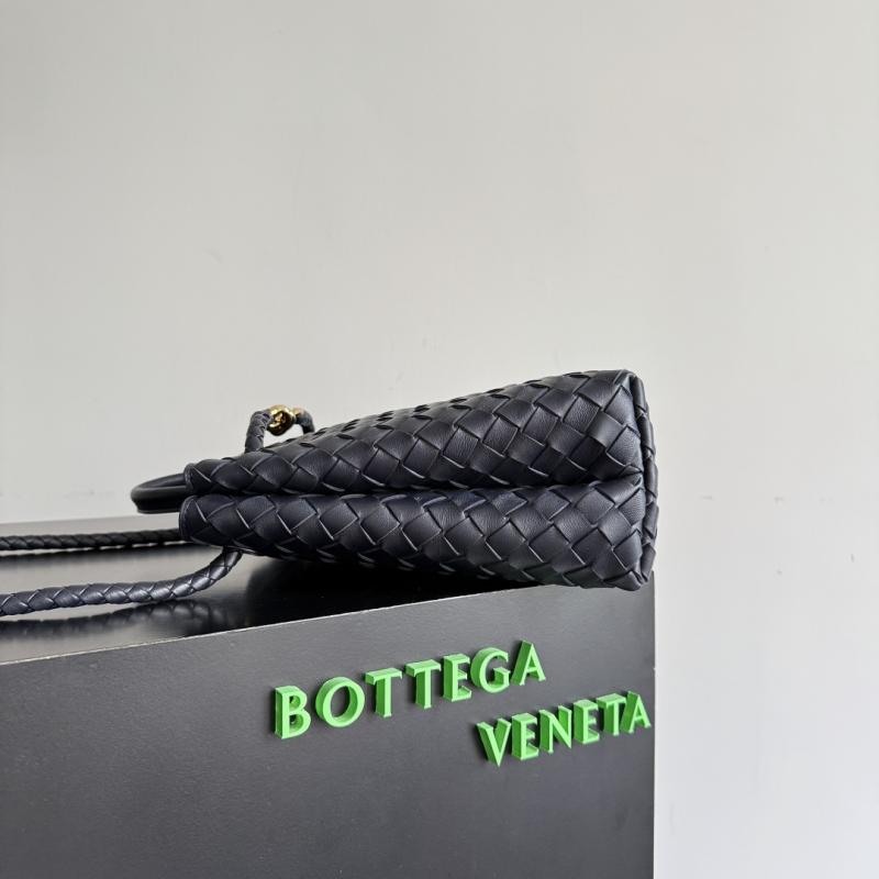 Bottega Veneta Medium Andiamo Dark Blue B743572