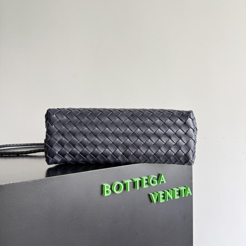 Bottega Veneta Medium Andiamo Dark Blue B743572