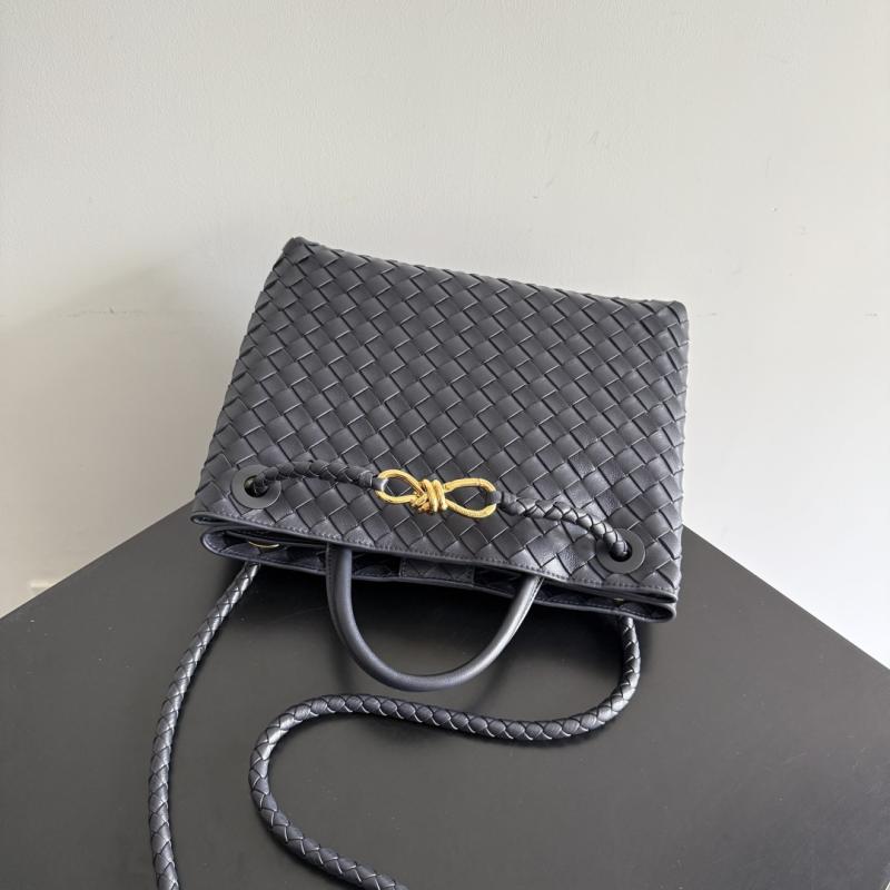 Bottega Veneta Medium Andiamo Dark Blue B743572