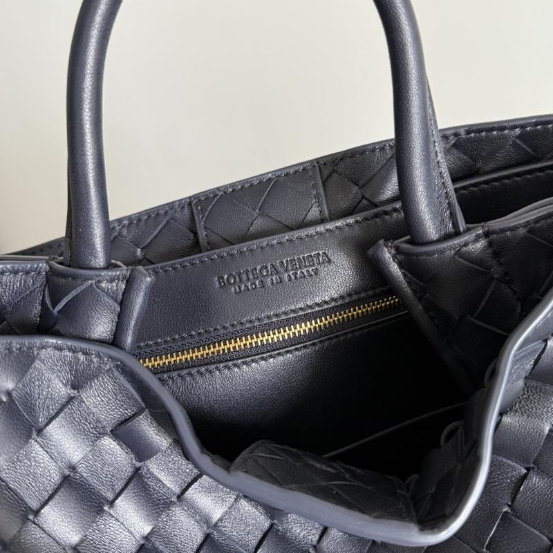 Bottega Veneta Medium Andiamo Dark Blue B743572