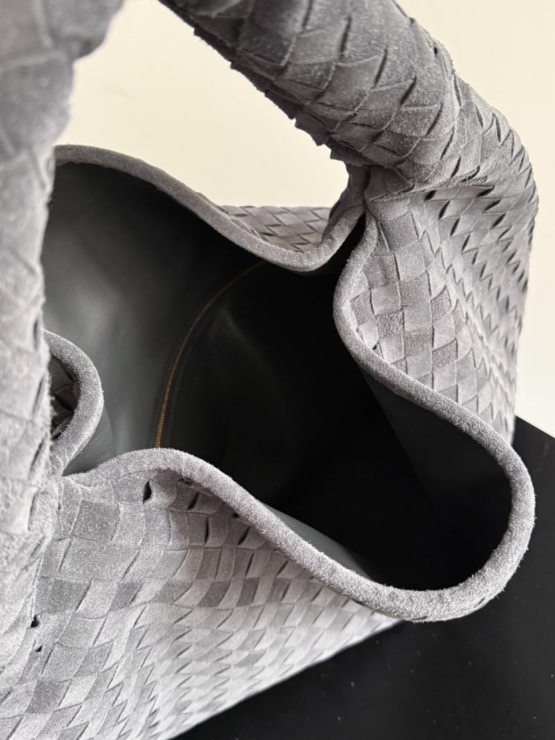 Bottega Veneta Suede Large Hop Graphite 763970