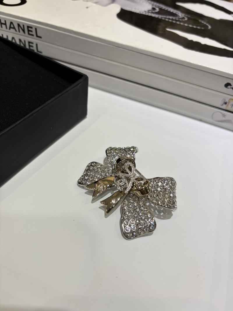 Chanel Brooch YCB112901