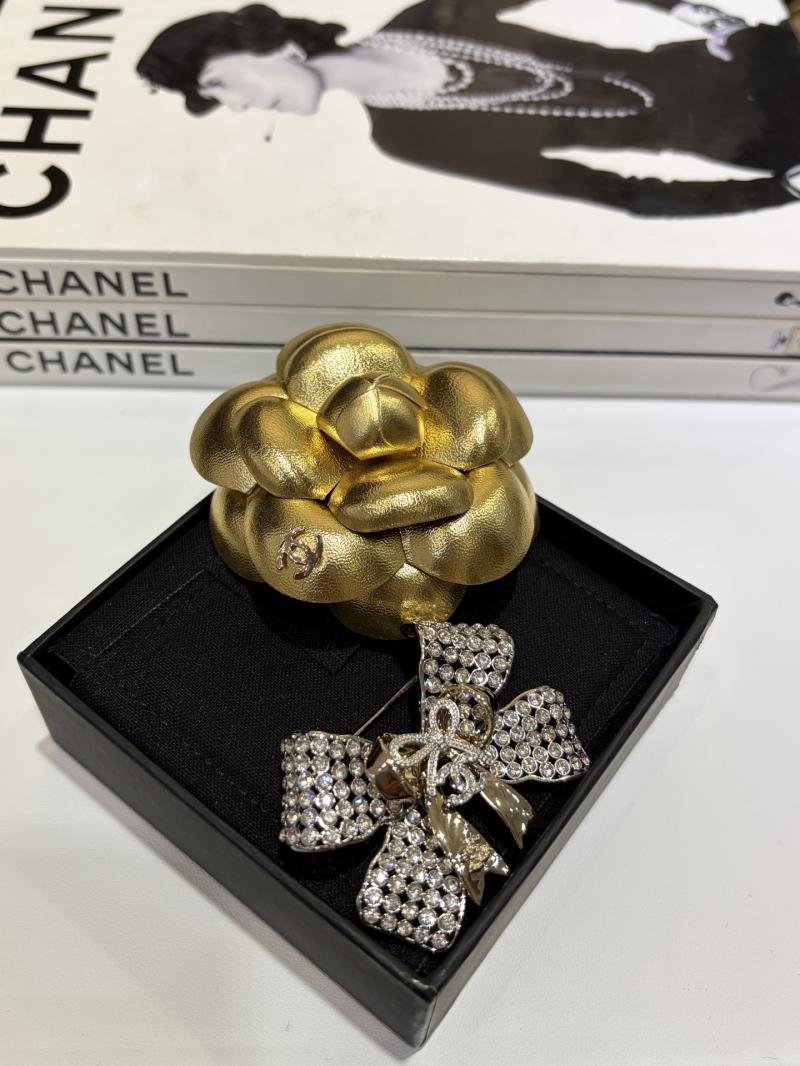 Chanel Brooch YCB112901