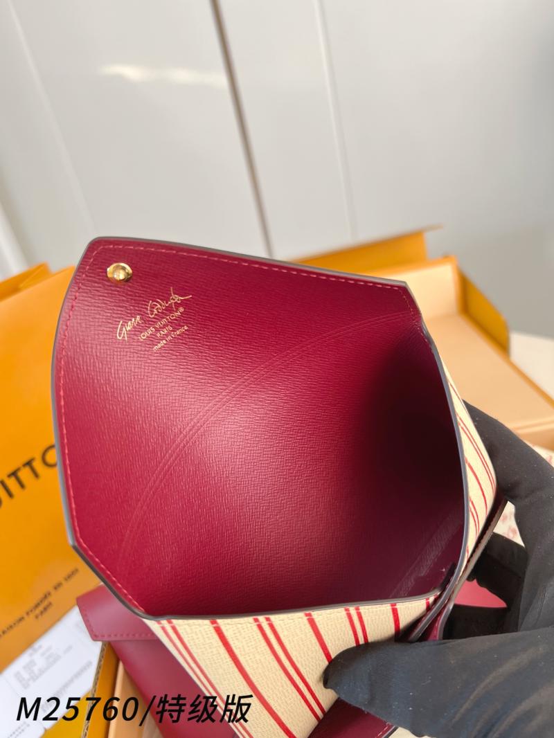 Louis Vuitton Kirigami Pochette M25760