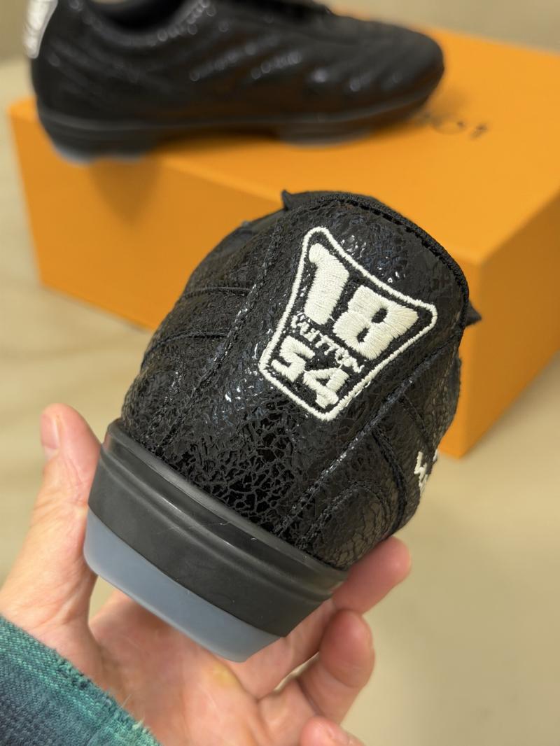 Louis Vuitton Unisex Sneakers YLS120902