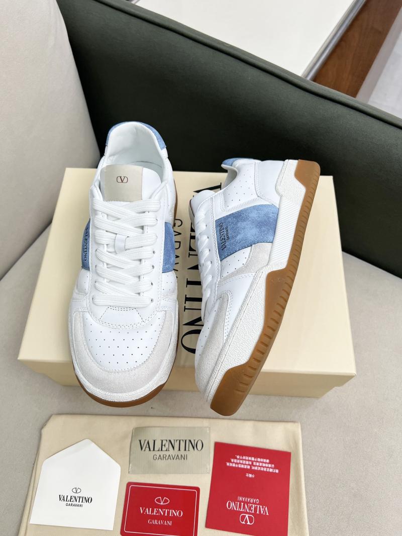 Valentino Sneakers DCB121926