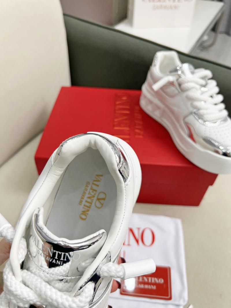 Valentino Unisex Sneakers DCB121931