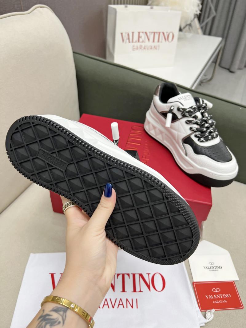 Valentino Unisex Sneakers DCB121935