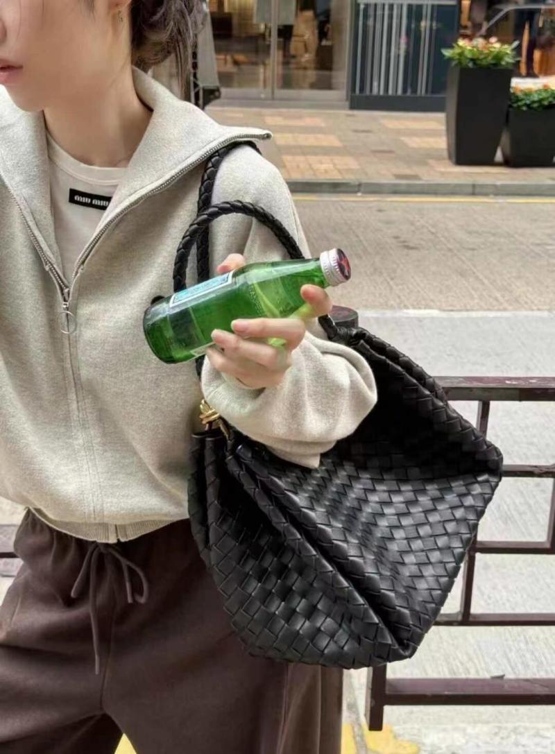 Bottega Veneta Large Parachute Black 796571