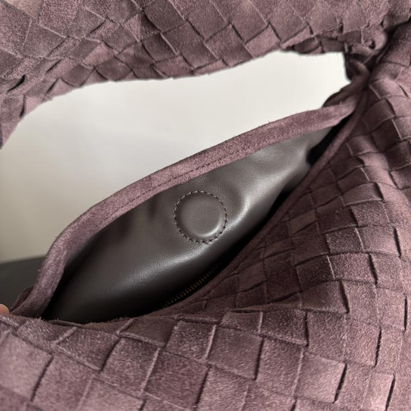 Bottega Veneta Suede Hop Fondant 796262